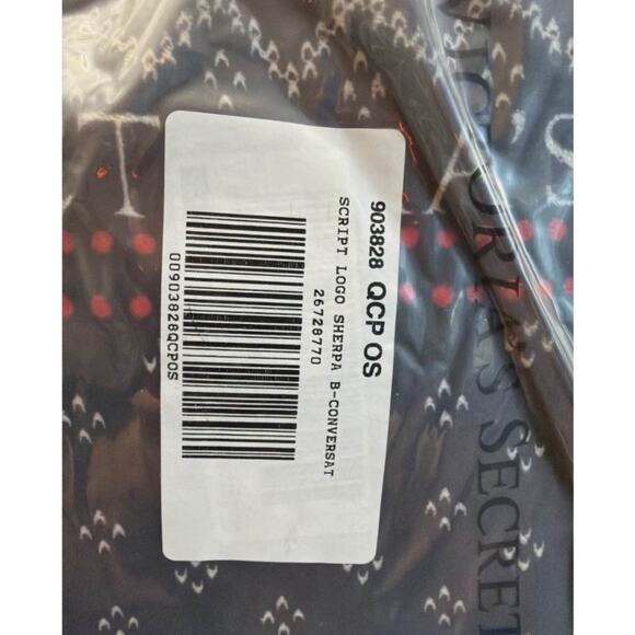 New Victoria's Secret Cozy Sherpa Throw Blanket Black Red Snowflakes Holiday Sof - Picture 4 of 5